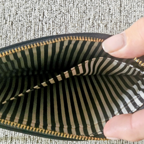 Kate Spade New York “Off We Go” Convertible Car Wristlet - Picture 3 of 6